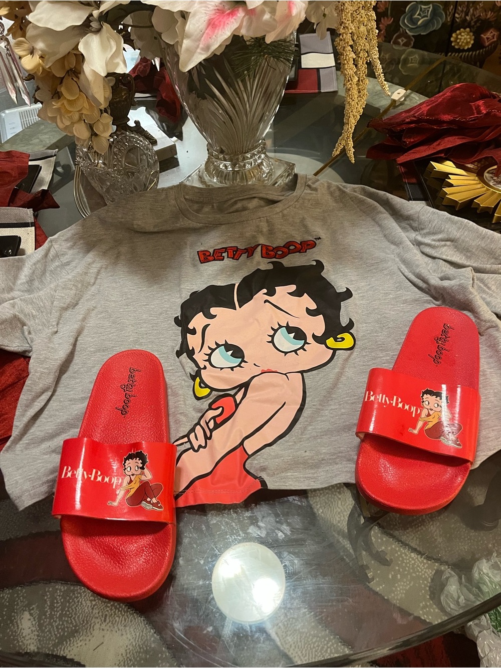 Betty Boop Red Slide Sandals with Gray Betty Boop Cropped Tee😂😂😂